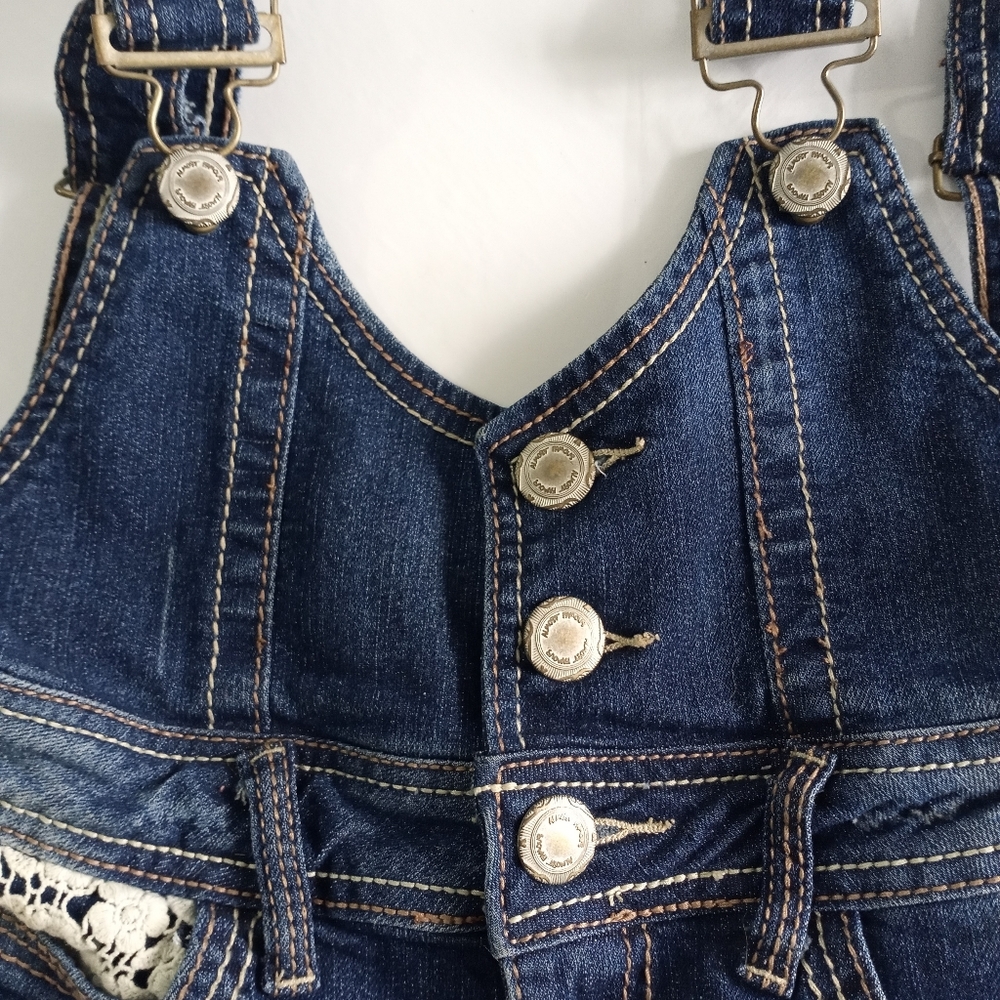 Almost Famous Bibs Jean Shorts Embellished Size 5 - Picture 10 of 16